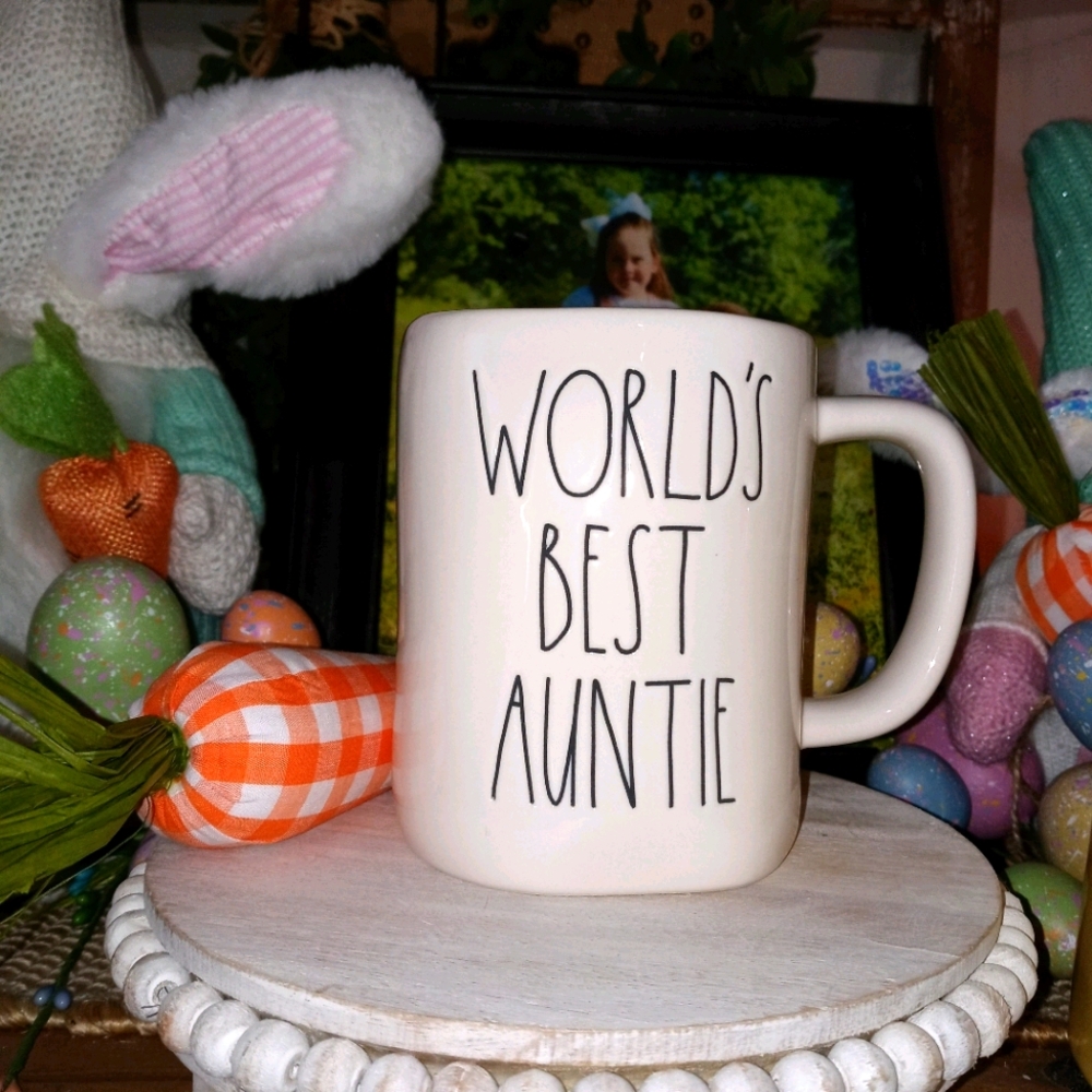 Rae Dunn "World's Best Auntie" Mug